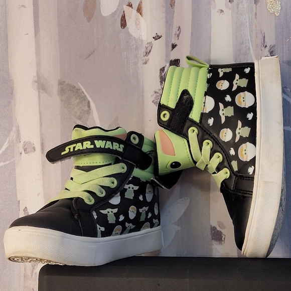 GROGU (The Child) The Mandalorian STAR WARS  DISNEY Hi-top Sneakers Kids Size 10 - Picture 12 of 14